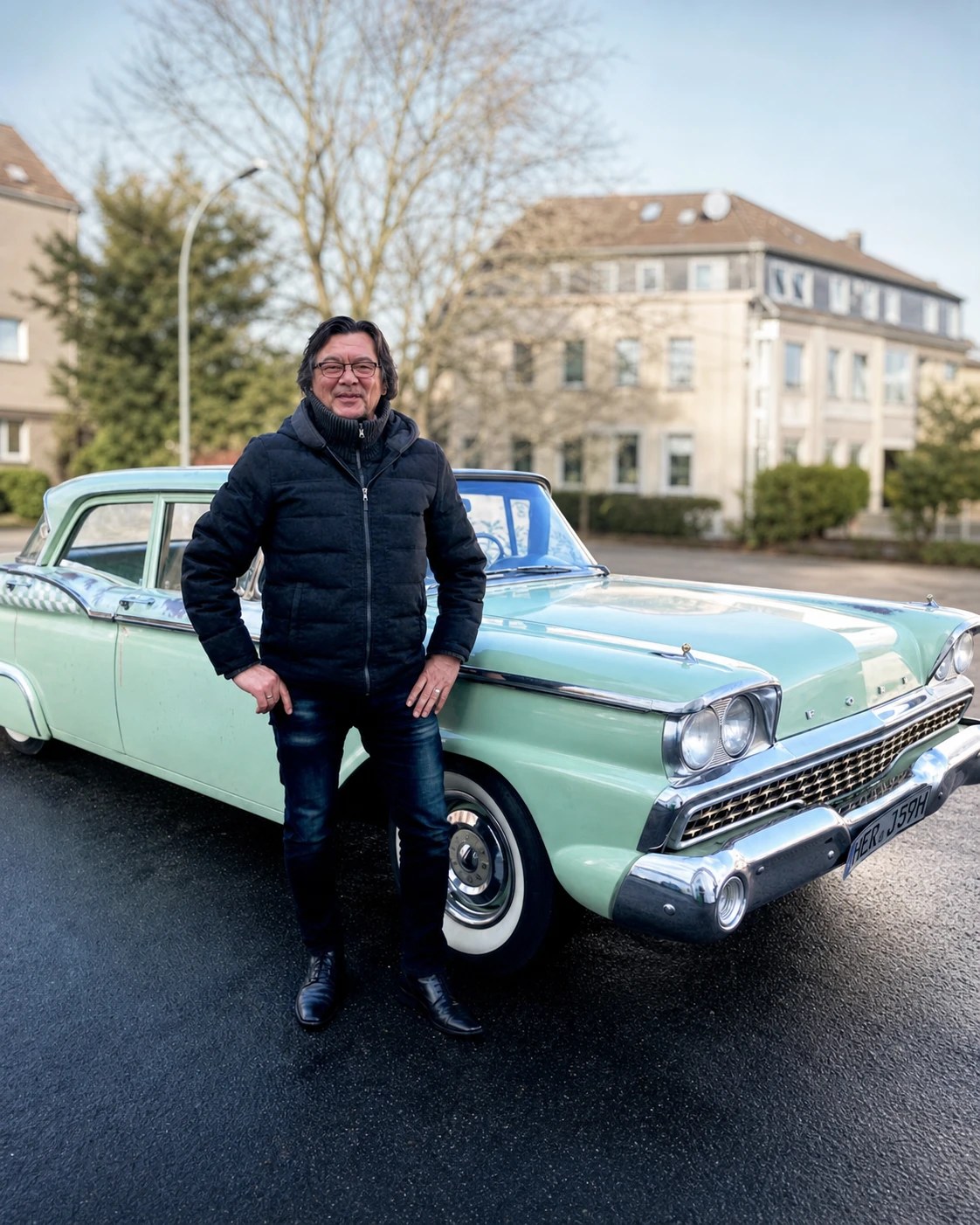 Christian Mastria vor einem mintgrünen Ford Fairlane